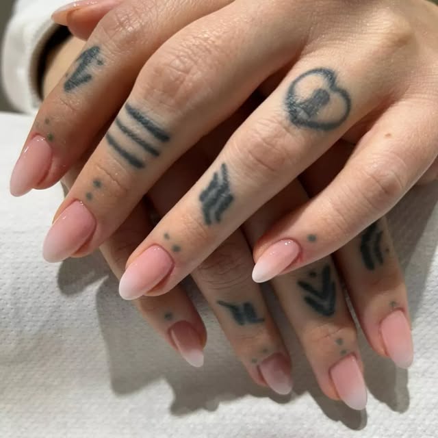Unghie sfumate rosa e bianco